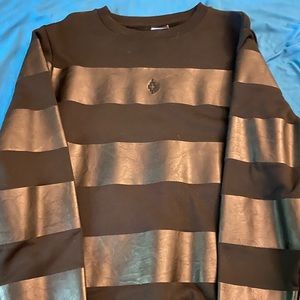 Sweater Black on black leather strips